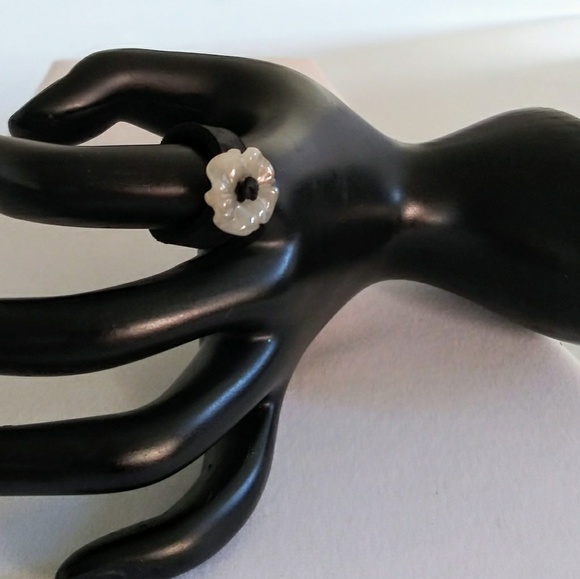 Leather Band Jade flower Ring - Picture 7 of 8